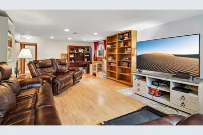 245 Amherst Avenue, Des Plaines, IL 60016 - Photo 6