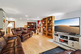 245 Amherst Ave, Des Plaines, IL 60016 - Photo 6