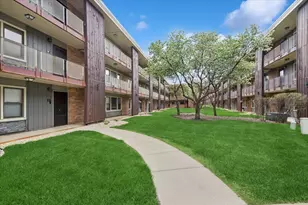 9620 W Higgins Rd, Rosemont, IL 60018 - Photo 2