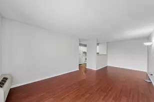 5550 Astor Ln, Rolling Meadows, IL 60008 - Photo 4