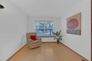 18 Meadow Ct, Schaumburg, IL 60193 - Photo 10