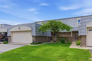 670 Versailles Circle, Elk Grove Village, IL 60007 - Photo 2