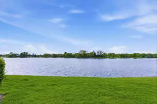 670 Versailles Circle, Elk Grove Village, IL 60007 - Photo 32