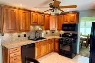 14221 Kilbourne Ave, Crestwood, IL 60418 - Photo 2