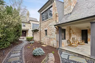 132 S Park Ave, Hinsdale, IL 60521 - Photo 2