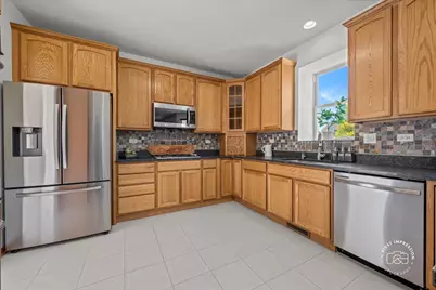 2812 Plante Road, North Aurora, IL 60542 - Photo 8