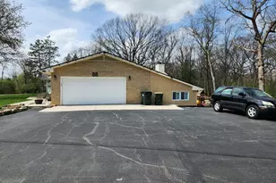 88 Gromer Rd, Elgin, IL 60120 - Photo 2