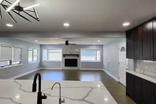 88 Gromer Rd, Elgin, IL 60120 - Photo 6