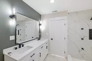 1323 Home Ave, Berwyn, IL 60402 - Photo 14