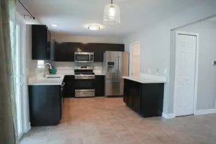 7 Gladys Ct, South Elgin, IL 60177 - Photo 10