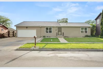 1605 Longwood Drive, Sycamore, IL 60178 - Photo 1