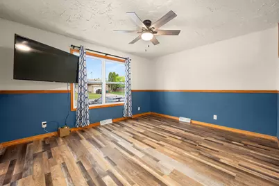 1605 Longwood Drive, Sycamore, IL 60178 - Photo 4