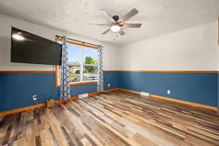 1605 Longwood Dr, Sycamore, IL 60178 - Photo 4