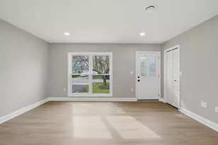 327 Fremont Ave, Romeoville, IL 60446 - Photo 8