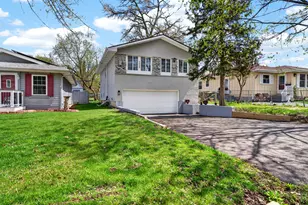 1525 Grove Dr, Round Lake Beach, IL 60073 - Photo 2