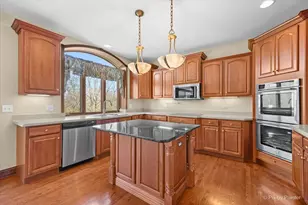 261 Johnson Woods Dr, Batavia, IL 60510 - Photo 14