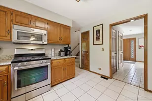 301 Stoneleigh Ln, Oswego, IL 60543 - Photo 12