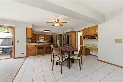 301 Stoneleigh Lane, Oswego, IL 60543 - Photo 14
