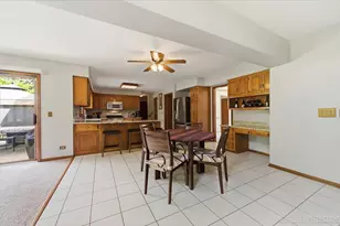 301 Stoneleigh Ln, Oswego, IL 60543 - Photo 14