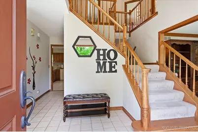 301 Stoneleigh Lane, Oswego, IL 60543 - Photo 4