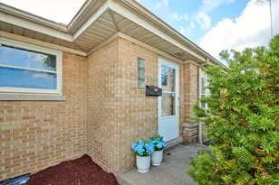 5500 Harvard Terrace, Skokie, IL 60077 - Photo 2