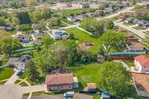 10447 S Stowe Ct, Palos Hills, IL 60465 - Photo 2