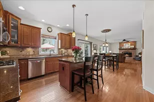 39W470 S Mathewson Ln, Geneva, IL 60134 - Photo 6