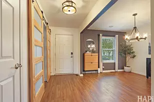 1053 Wheatland Dr, Crystal Lake, IL 60014 - Photo 4
