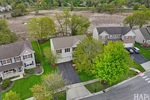 1053 Wheatland Dr, Crystal Lake, IL 60014 - Photo 2