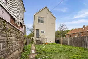 8405 S Baltimore Ave, Chicago, IL 60617 - Photo 4