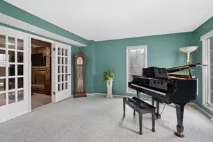 11547 Burr Oak Ln, Burr Ridge, IL 60527 - Photo 4