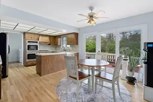 11547 Burr Oak Ln, Burr Ridge, IL 60527 - Photo 8