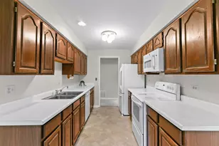 1625 Clayton Ct, Arlington Heights, IL 60004 - Photo 6