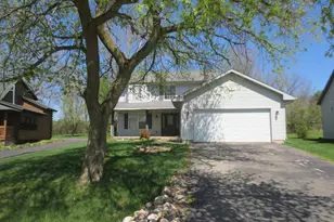1109 Candlewick Dr, Poplar Grove, IL 61065 - Photo 2