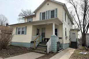 511 E Jackson St, Bloomington, IL 61701 - Photo 2