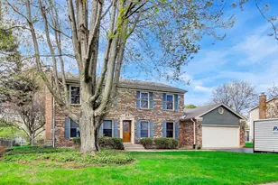525 Skyline Dr, Algonquin, IL 60102 - Photo 2