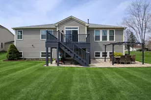 1235 Mallard Ln, Hoffman Estates, IL 60192 - Photo 2