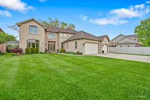 298 Cara Ln, Wood Dale, IL 60191 - Photo 2