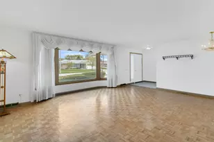 9712 S Kolmar Ave, Oak Lawn, IL 60453 - Photo 2