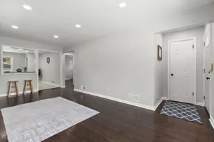 1051 Burnham Ave, Calumet City, IL 60409 - Photo 4