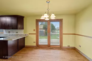 13714 Woodridge Ln, Orland Park, IL 60462 - Photo 8