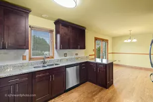 13714 Woodridge Ln, Orland Park, IL 60462 - Photo 10
