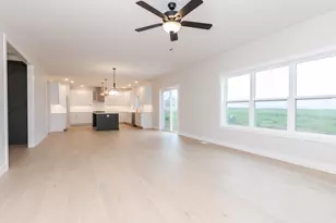 5008 Castlebar Dr, Bloomington, IL 61705 - Photo 6