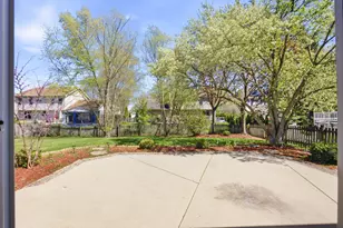 1347 Hunter Dr, Bartlett, IL 60103 - Photo 32