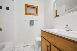 252 Ewell Ct, Bartlett, IL 60103 - Photo 10