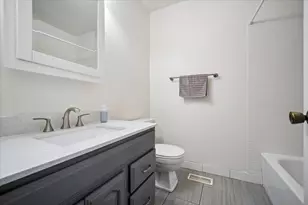 252 Ewell Ct, Bartlett, IL 60103 - Photo 14