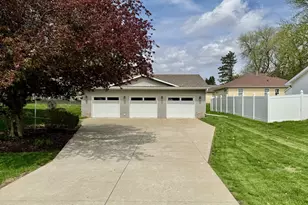 110 SW 7th St, Galva, IL 61434 - Photo 4
