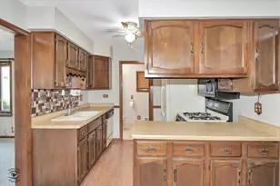 324 W Harrison Rd, Lombard, IL 60148 - Photo 6