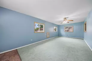 670 Lakeview Ln, Hoffman Estates, IL 60169 - Photo 16