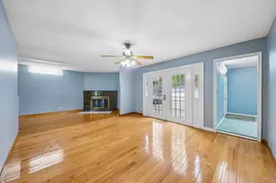 670 Lakeview Ln, Hoffman Estates, IL 60169 - Photo 14